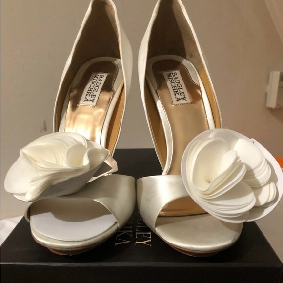 Badgley Mischka Women's White Peep-Toe Heels - Picture 3 of 3